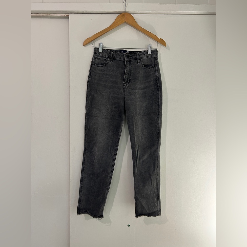 Hollister Ultra High-Rise Mom Jeans